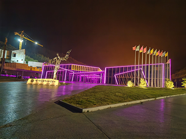 城市亮化是现代城市建设的重要组成部分，它不仅可以美化城市的夜景，还能提升城市的整体形象。随着科技的不断进步，城市亮化也得到了更多的关注和创新。本文将介绍一些关于城市亮化的创意和技术，帮助读者了解康县城市亮化的重要性以及如何进行康县城市亮化的规划和实施。